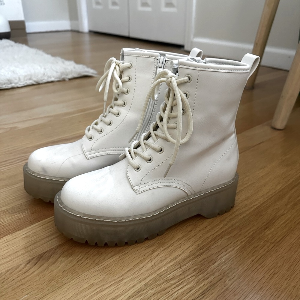 Steve Madden Bettyy White Lace Up Chunky Sole Moto Boots Platform Size 7 - Women